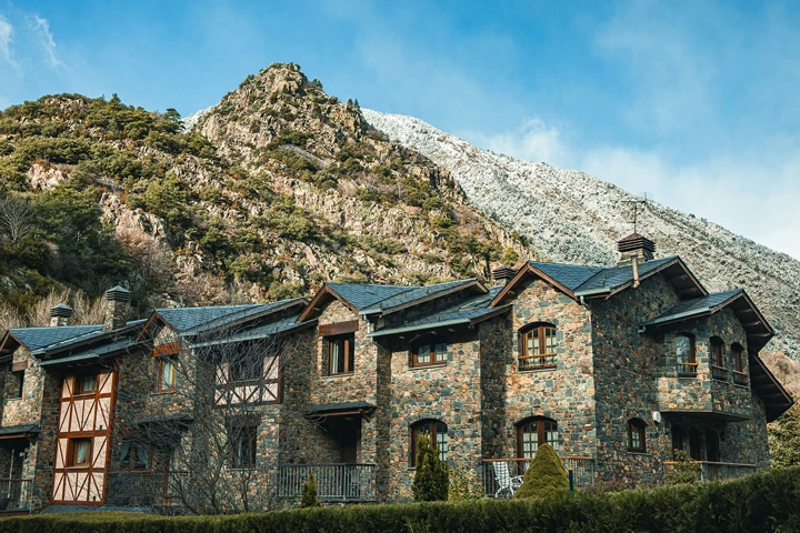 Andorra Uçak Bileti